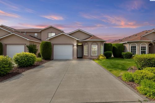 9910 Vincenzo Dr, Pasco, WA, 99301 | Card Image
