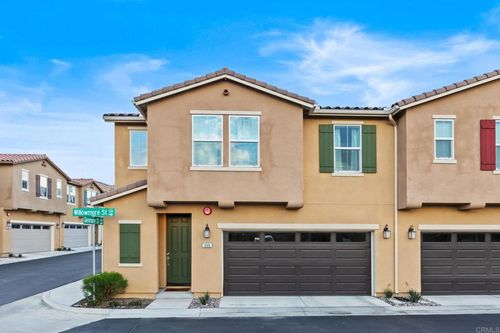 506 Willowmore St, Vista, CA, 92081-8122 | Card Image