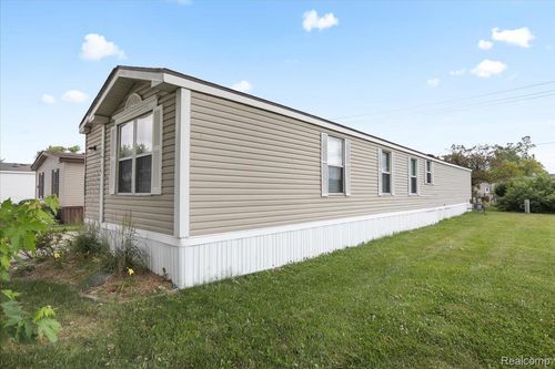 38086 Saint Tropez Dr, Clinton Township, MI, 48038-3197 | Card Image