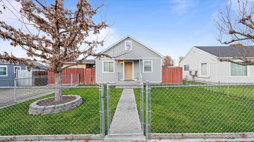 229 E 5th Ave, Kennewick, WA, 99336-5752 | Card Image