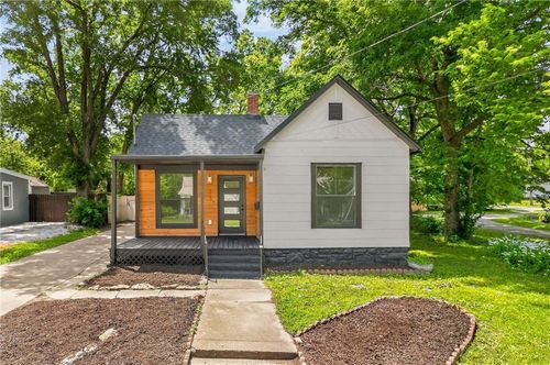 313 W Poplar St, Olathe, KS, 66061-3230 | Card Image