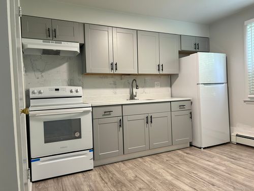 102-18 Sherman St, Hartford, CT, 06105-2255 | Card Image