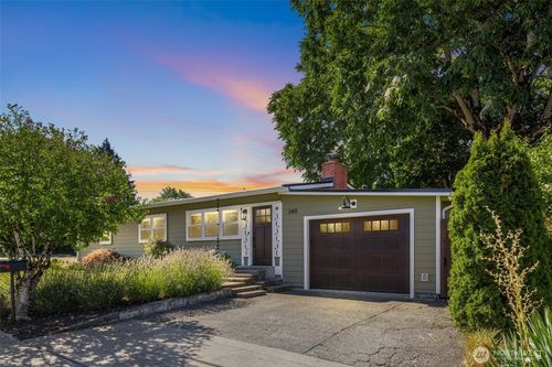 2411 Ne 7th St, Renton, WA, 98056-3617 | Card Image
