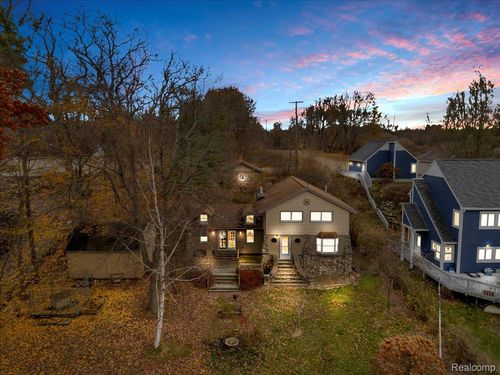 5896 Silver Birch Rd, Ortonville, MI, 48462-9519 | Card Image