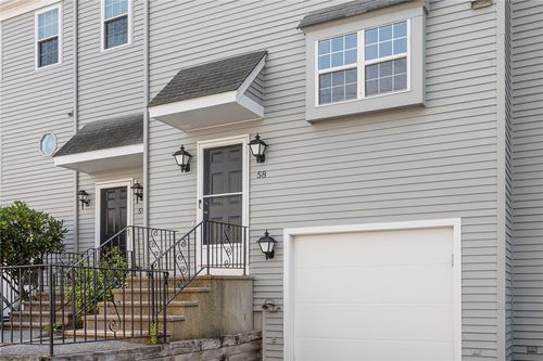apt-58-565 Quaker Ln, West Warwick, RI, 02893-2161 | Card Image