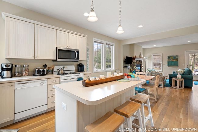 2- convenient breakfast bar | Image 15