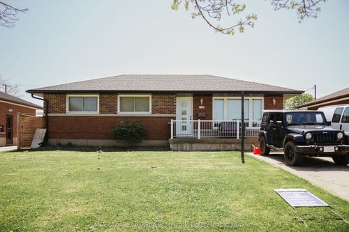 149 Sullivan Ave, Thorold, ON, L2V2Z3 | Card Image