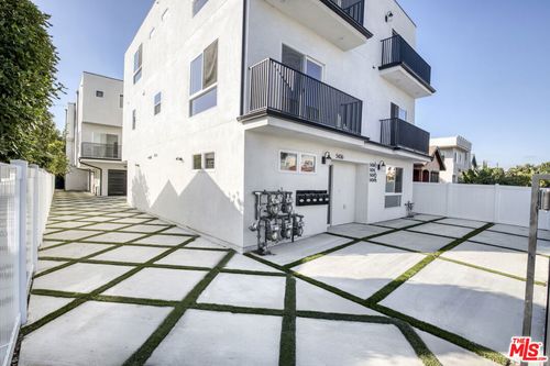 5438 Romaine St, Los Angeles, CA, 90038-3209 | Card Image