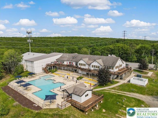 5015 Woodbridge Dr E, House other with 3 bedrooms, 2 bathrooms and null parking in Bushkill PA | Image 25