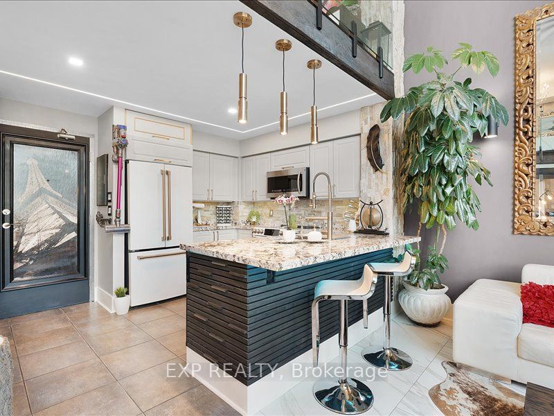 Residential in Toronto W06 5