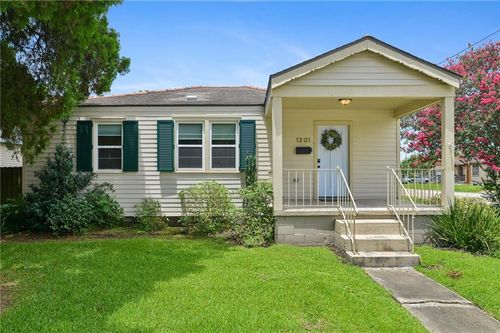 1301 Franklin Ave, Gretna, LA, 70053-3230 | Card Image