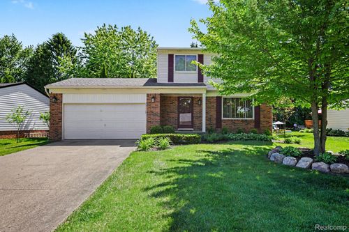 1683 Dancer Dr, Rochester Hills, MI, 48307-3312 | Card Image