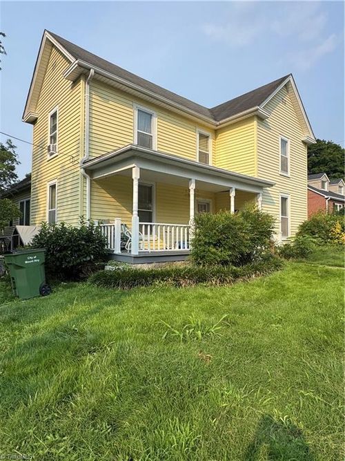 132 Orchard St, Mount Airy, NC, 27030-2810 | Card Image
