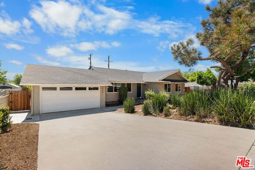 10124 Jimenez St, Lake View Terrace, CA, 91342-7029 | Card Image
