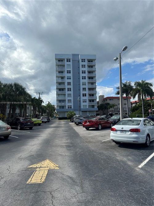 apt-404-3113 S Ocean Dr, Hallandale Beach, FL, 33009-7259 | Card Image