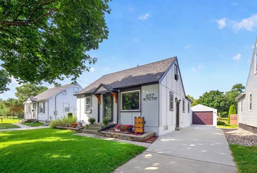 837 11th Avenue Se, Rochester, MN, 55904 | Card Image