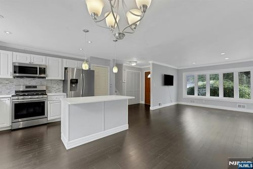 556 Sandra Pl, Teaneck, NJ, 07666-4161 | Card Image