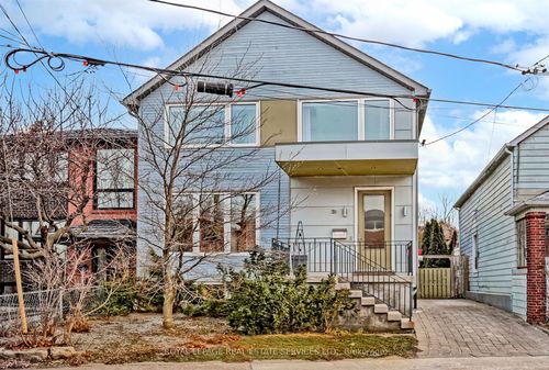 31 Boler St, Toronto, ON, M6P2Y2 | Card Image