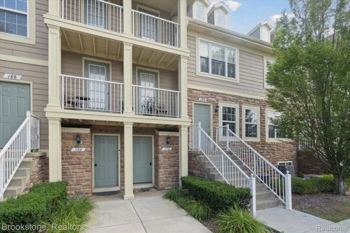 4-164 Saber Way, Lake Orion, MI, 48362-3372 | Card Image