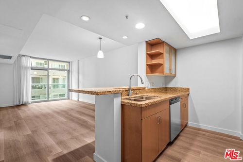 unit-321-13700 Marina Pointe Dr, Marina del Rey, CA, 90292-9257 | Card Image