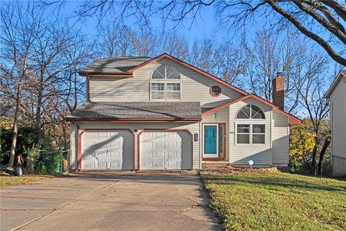 522 Forestglen Ln, Lansing, KS, 66043-1713 | Card Image