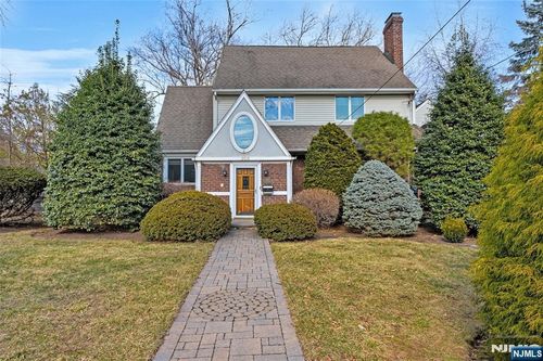 205 Vandelinda Ave, Teaneck, NJ, 07666-4228 | Card Image