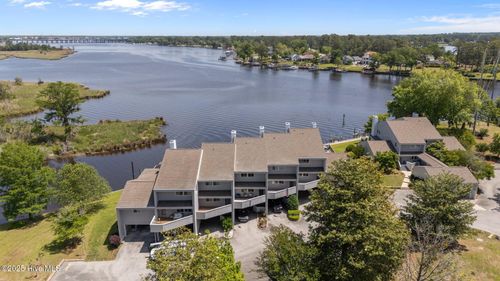 23 Batts Hill Rd, New Bern, NC, 28562-7365 | Card Image