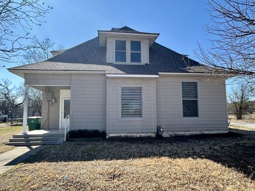 911 W Liveoak St, Coleman, TX, 76834-3415 | Card Image