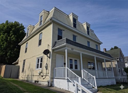 33 W Chartes St, New Castle, PA, 16102-1504 | Card Image