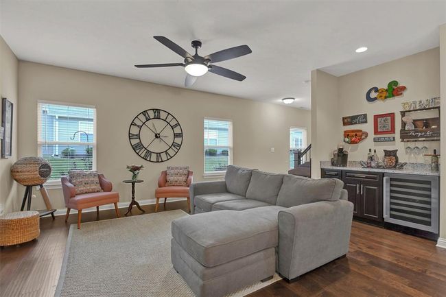 COFFEE/WINE BAR TO HELP WITH THE ENTERTAINING! | Image 4