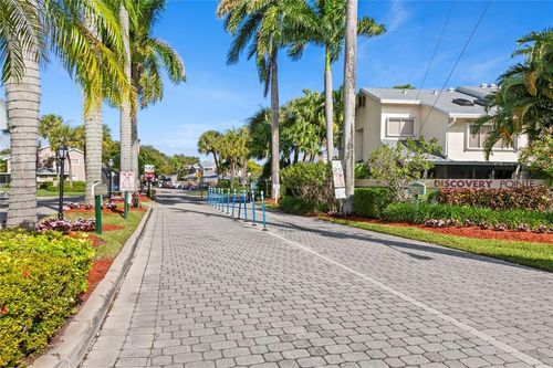 2050 Discovery Cir E, Deerfield Beach, FL, 33442-1042 | Card Image