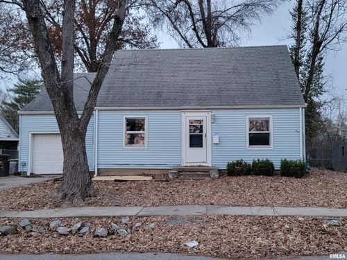 904 W Linden St, Carbondale, IL, 62901-1124 | Card Image