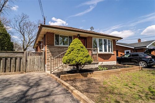 146 Welbourn Dr, Hamilton, ON, L9A3N4 | Card Image