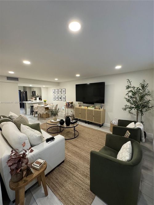 10069 Sw 77th Ct, Miami, FL, 33156-2679 | Card Image