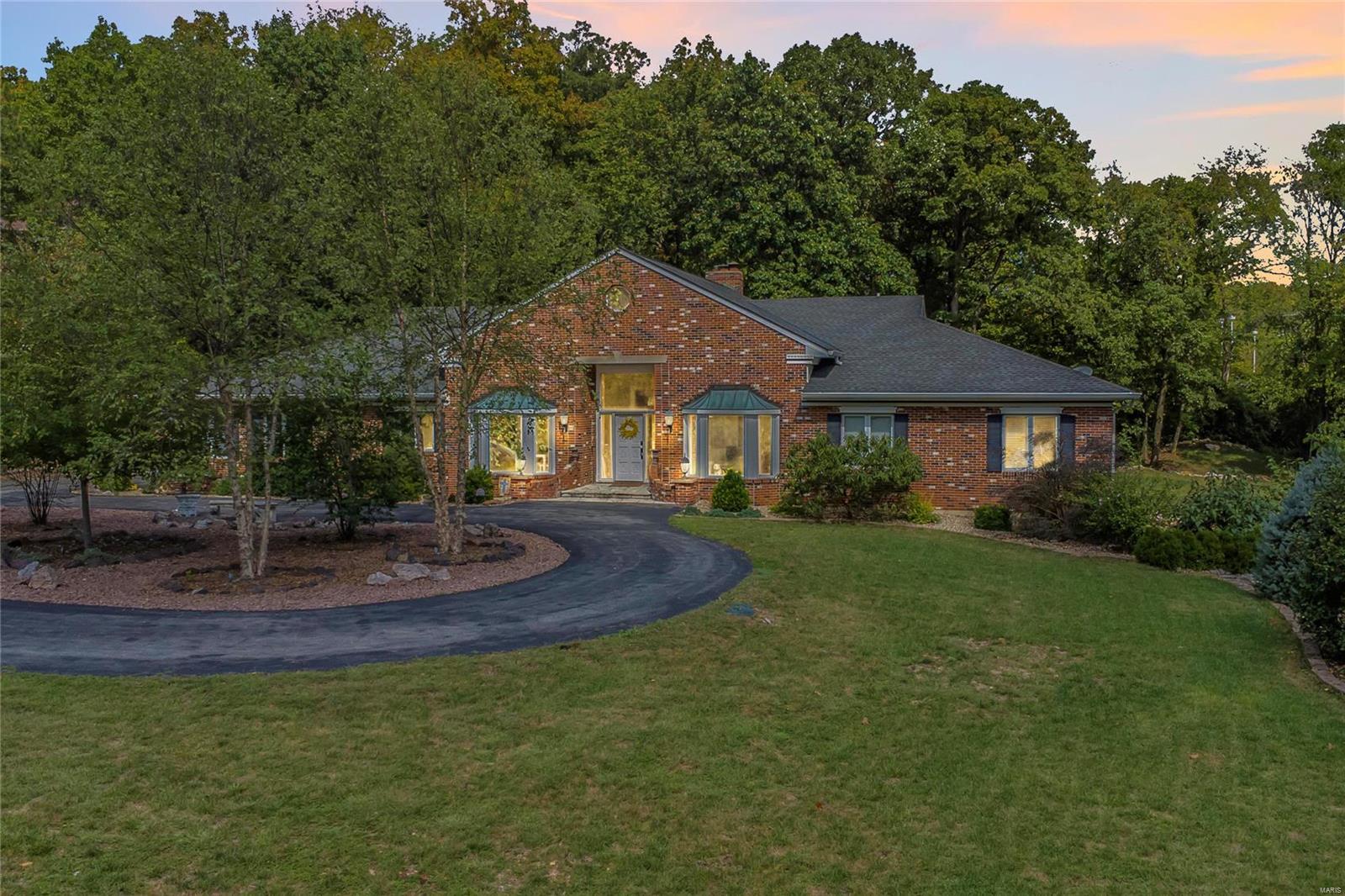Hickory Woods Dr, Saint Louis, MO 63131