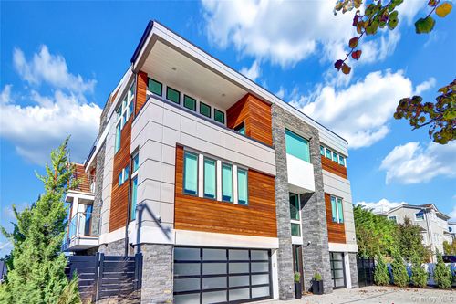 44 Bayside Dr, Point Lookout, NY, 11569-3001 | Card Image