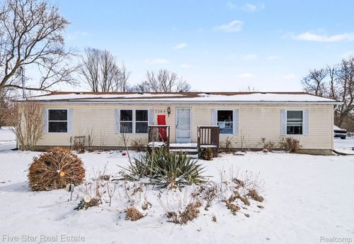 7368 Vassar Rd, Otisville, MI, 48463-9419 | Card Image