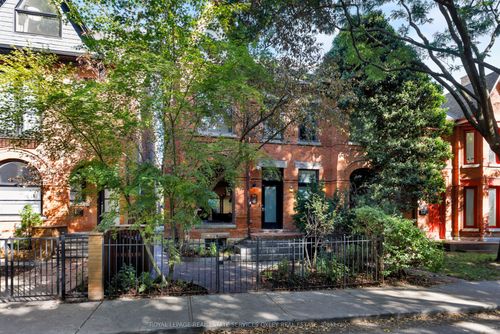 37 Gwynne Ave, Toronto, ON, M6K2C2 | Card Image