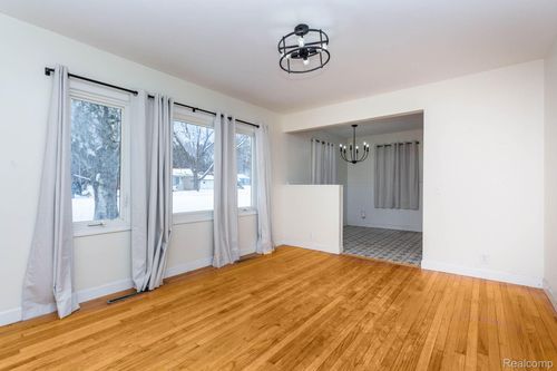 5194 Heath Ave, Clarkston, MI, 48346-3527 | Card Image