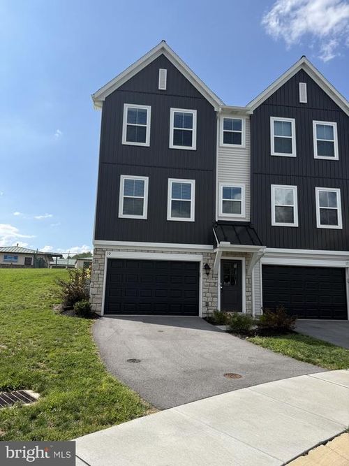 10 Morgan Cir, CARLISLE, PA, 17013-9400 | Card Image