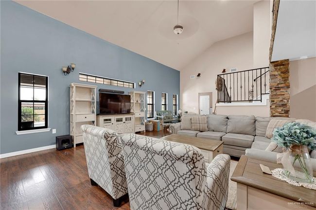 5213 Mile 8 1/2 Rd, House other with 3 bedrooms, 3 bathrooms and 2 parking in Edinburg TX | Image 7