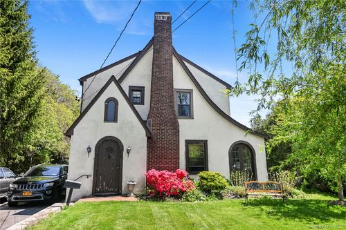 365 Old Mamaroneck Rd, White Plains, NY, 10605-3813 | Card Image