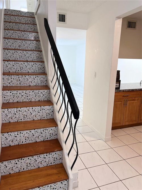 apt-208-2750 W 76th St, Hialeah, FL, 33016-5776 | Card Image