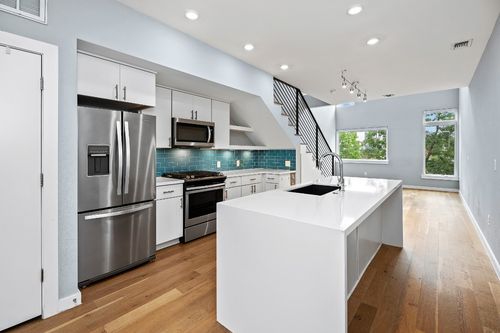 apt-204-2002 E 7th St, Austin, TX, 78702-3588 | Card Image