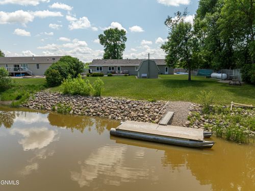 508 Rosie Ln N, Mandan, ND, 58554-5400 | Card Image