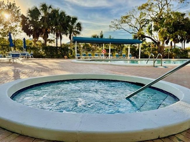 APT-1014 - 4001 Hillcrest Dr, Condo with 1 bedrooms, 2 bathrooms and null parking in Hollywood FL | Image 22
