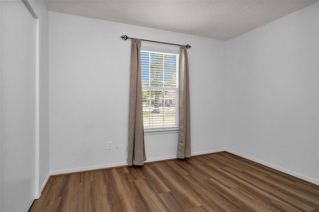Secondary Bedroom | Image 19