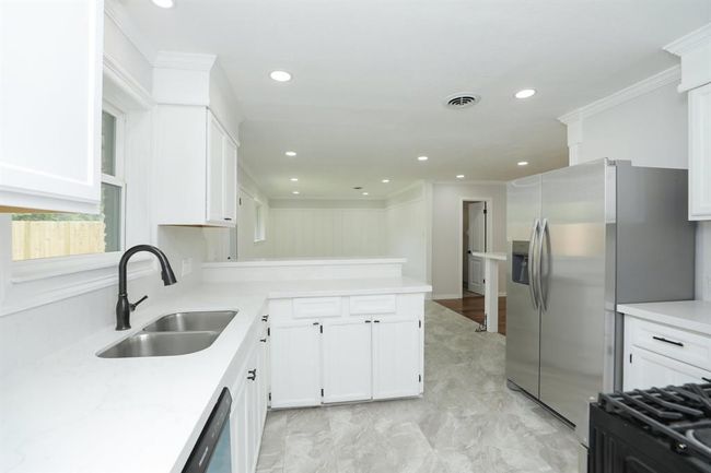 5714 Nina Lee Ln, House other with 4 bedrooms, 3 bathrooms and 1 parking in Houston TX | Image 9
