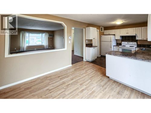 592 Mccurdy Rd, Kelowna, BC, V1X2P5 | Card Image
