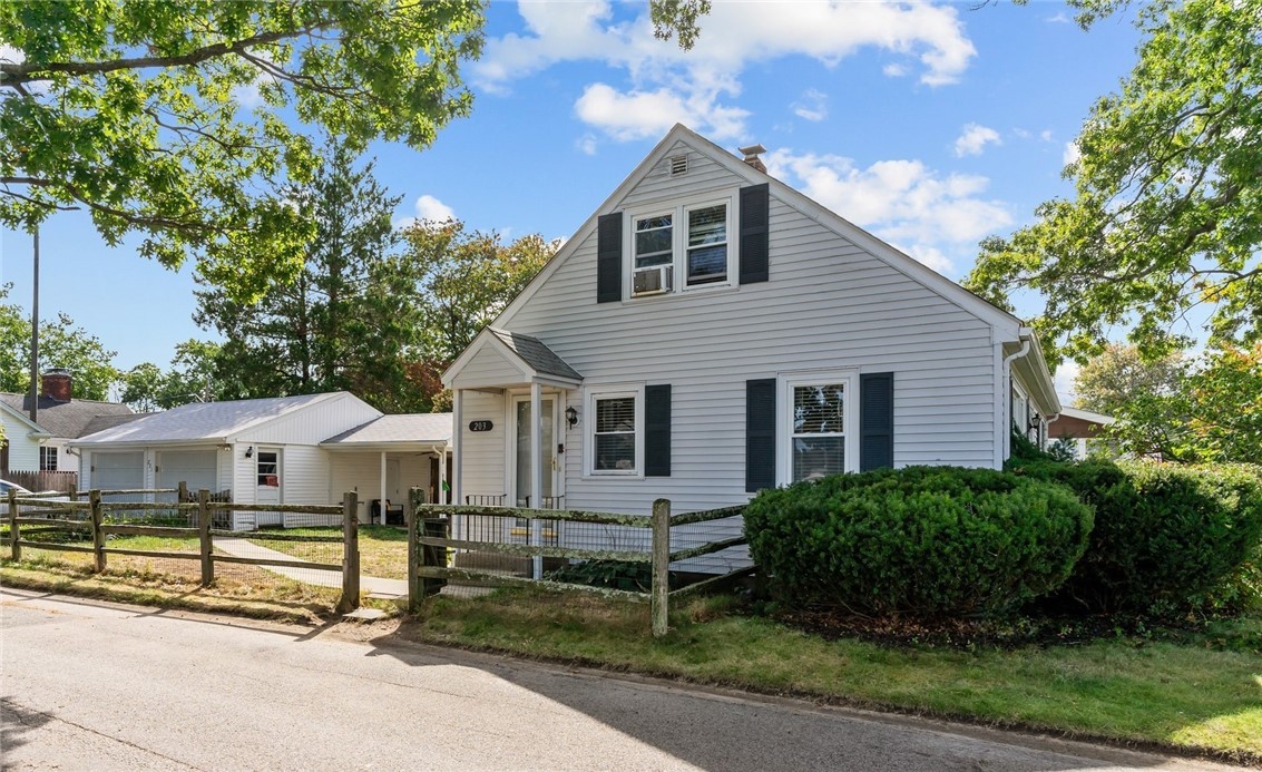 Pettaconsett Ave, Warwick, RI 02888